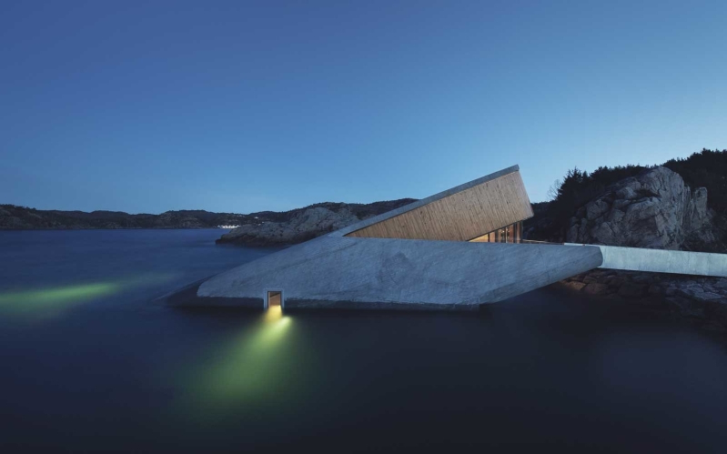 europe-s-first-underwater-restaurant-just-opened-and-it-s-already-one-of-the-most-coveted-dinner-restaurant